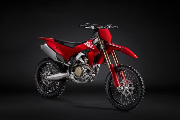 Ducati Desmo450 MX static shot