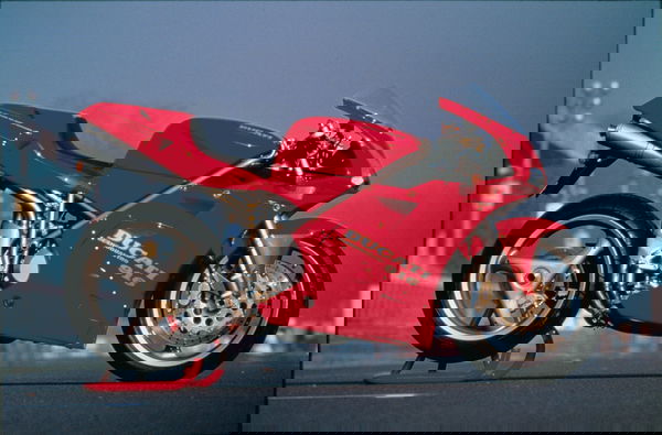 Ducati 916 - side