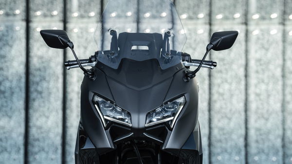 Yamaha TMAX Tech Max - static