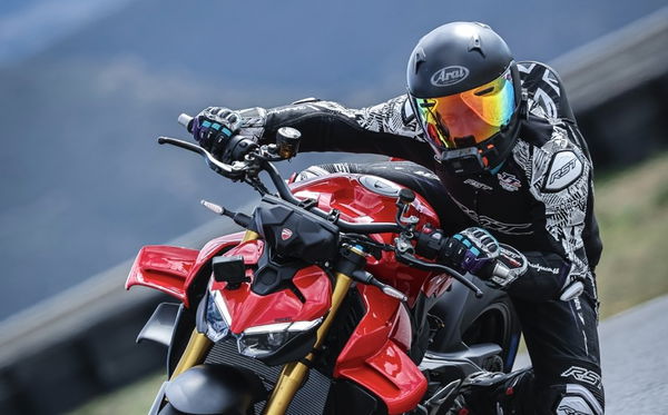 2025 Streetfighter V4 S - riding