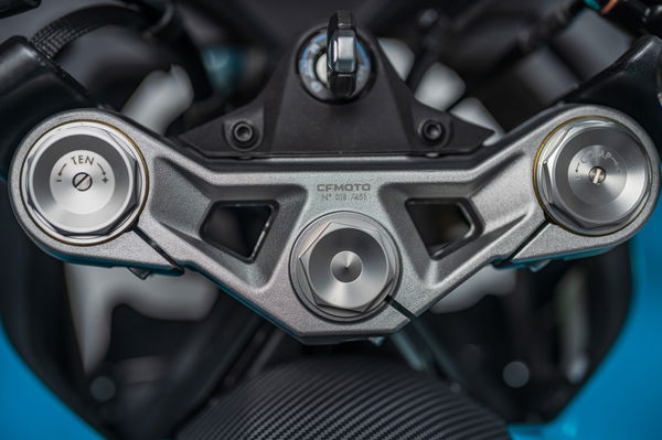 The top clamp is engraved with the series number