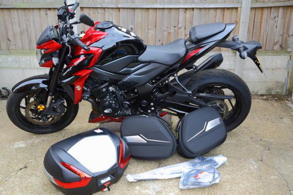 GSX-S750 Givi topbox fit