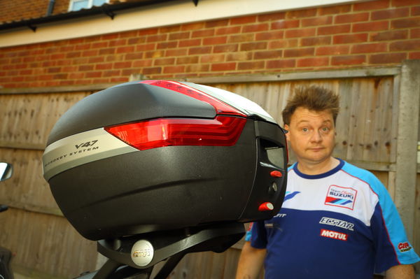 GSX-S750 Givi topbox fit