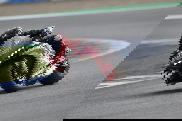 Panigale-v4-s-2022-Visordown-Review