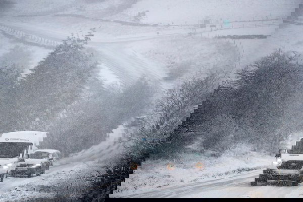 how to ride a motorcycle in snow