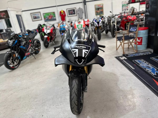 Speed Triple 1200 RS track bike