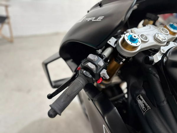 Speed Triple 1200 RS track bike