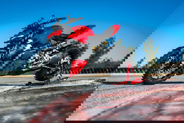 Streetfighter-V2-Visordown-review