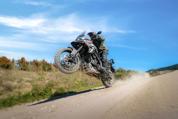 Morbidelli V1002VX wheelie